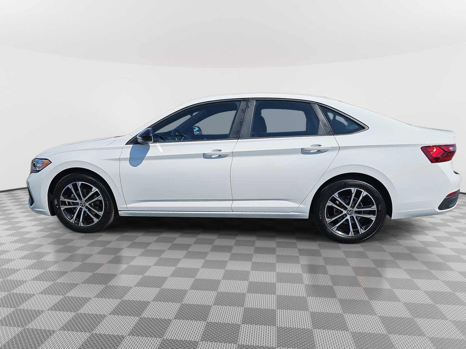 Used 2023 Volkswagen Jetta Sport image 8