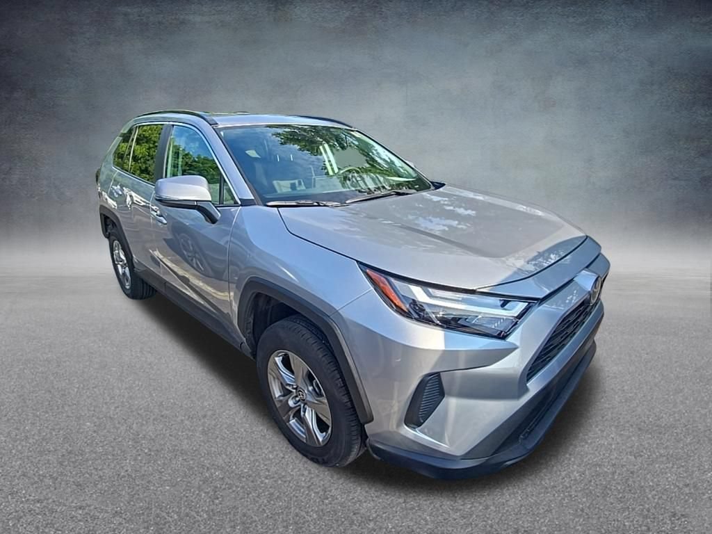 Used 2024 Toyota RAV4 XLE AWD/4WD image 2