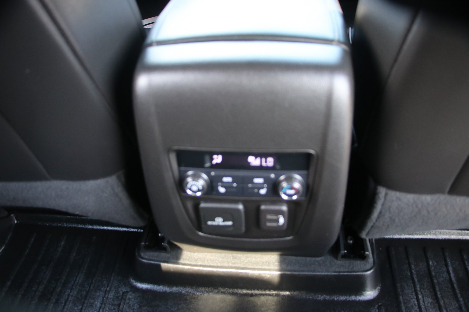 Used 2022 Buick Enclave Avenir w/ Avenir Technology Package AWD/4WD image 35