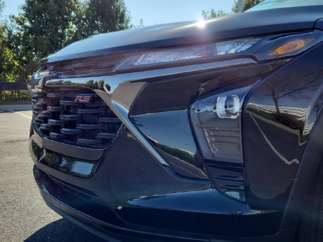 New 2026 Chevrolet Trax RS w/ Sunroof Package FWD image 10