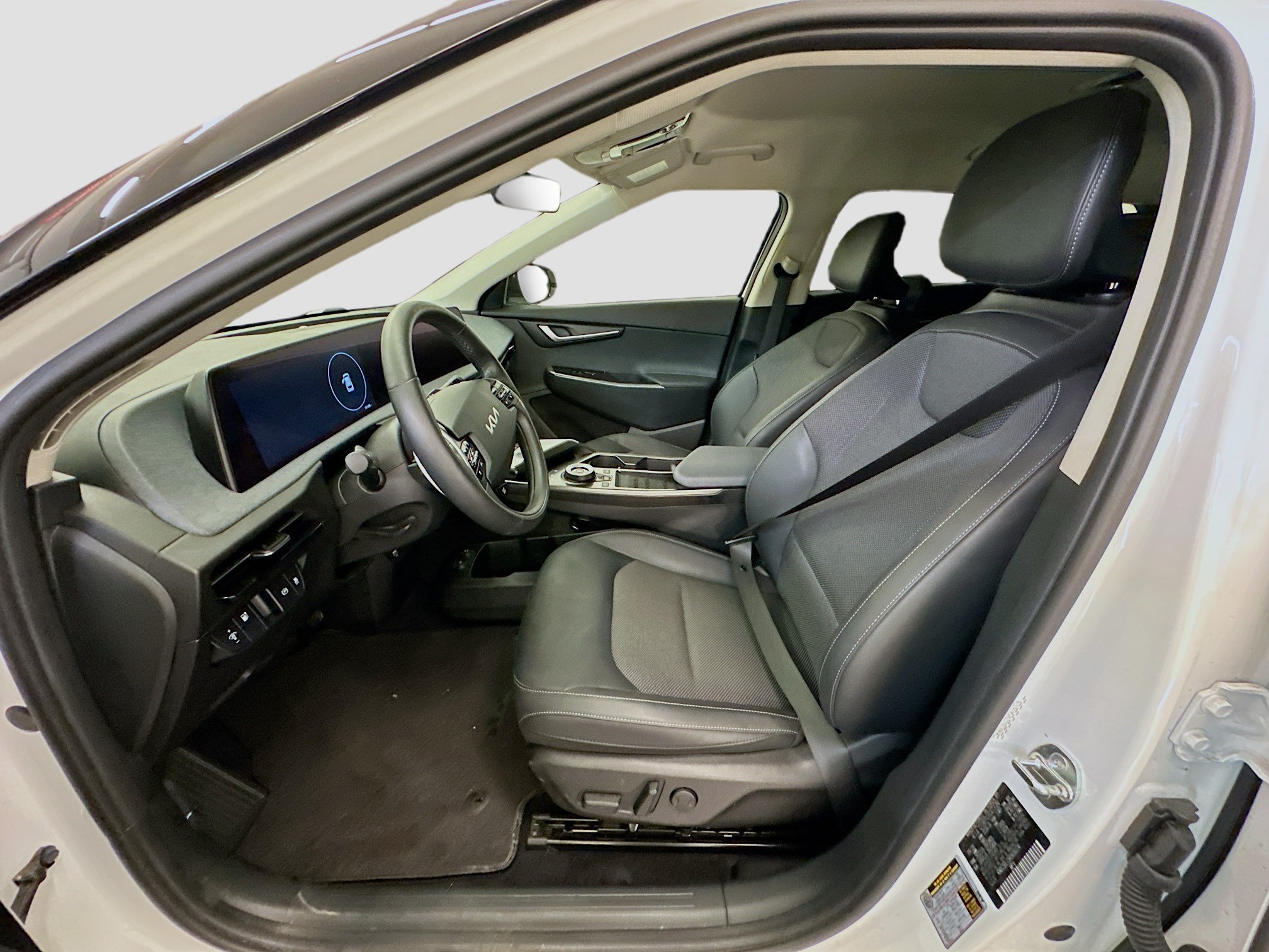 Used 2024 Kia EV6 Light AWD/4WD image 13