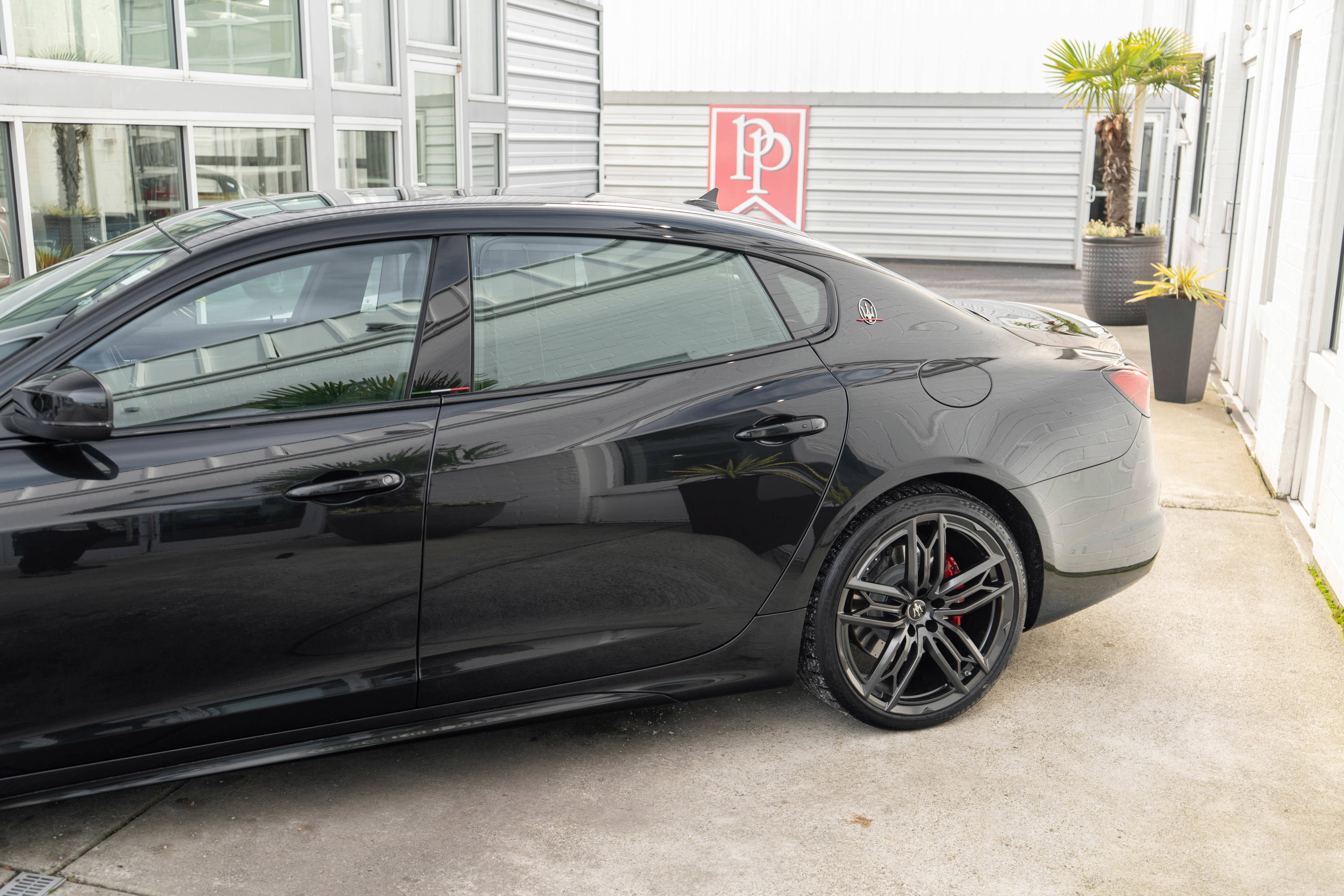 Used 2021 Maserati Quattroporte Trofeo RWD image 5