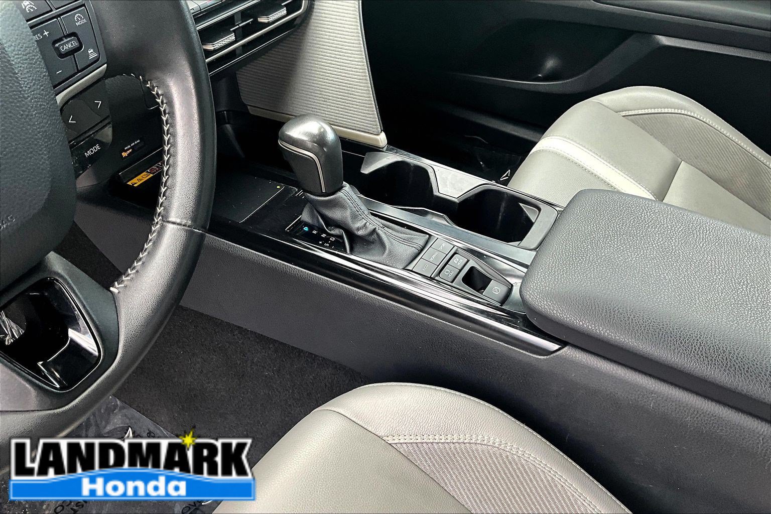 Used 2025 Toyota Camry SE FWD image 13