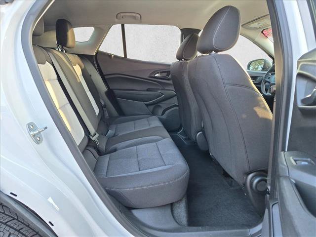 Used 2025 Chevrolet Trax LS w/ Driver Confidence Package FWD image 17