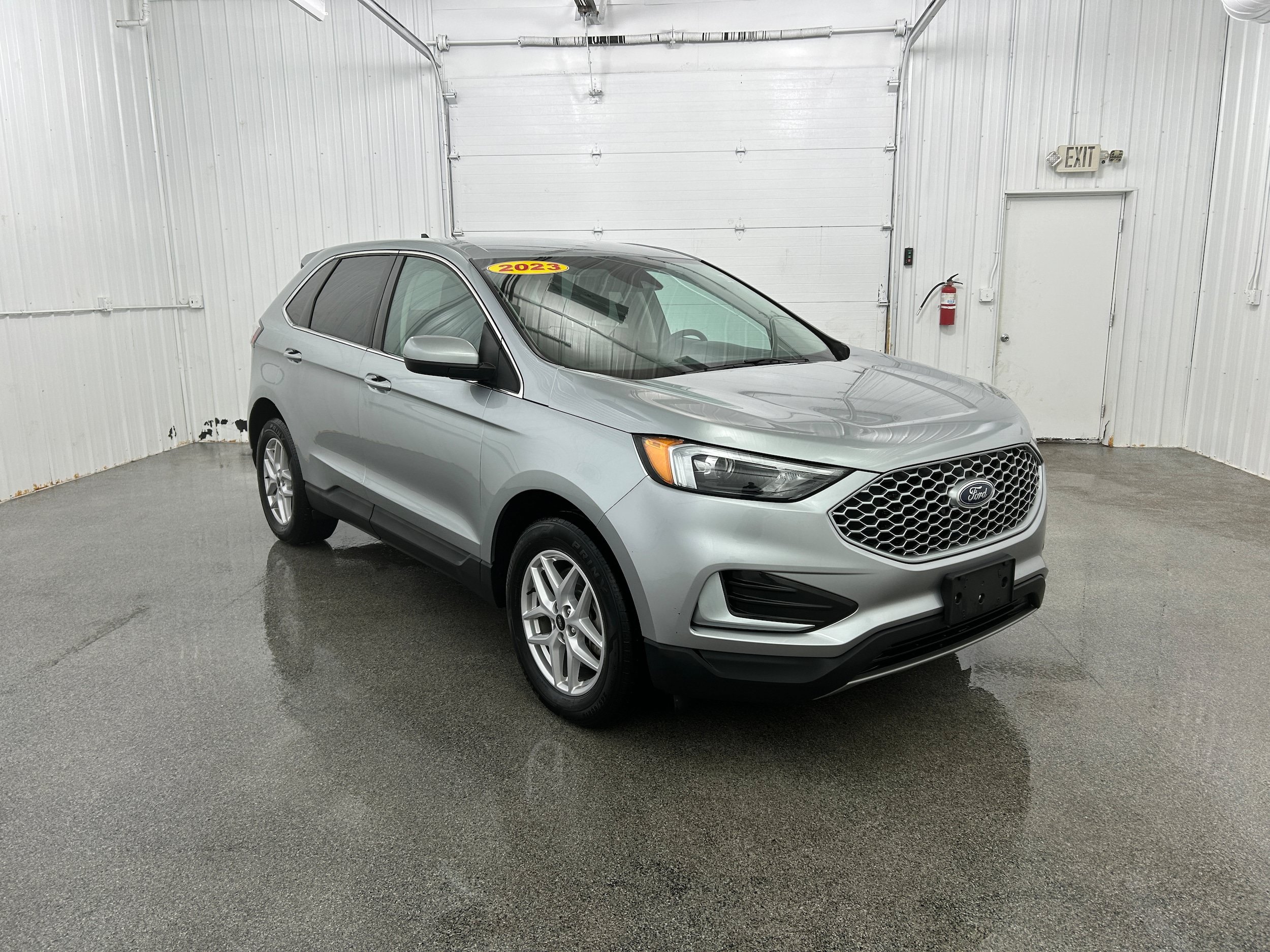 Used 2023 Ford Edge SEL AWD/4WD image 2