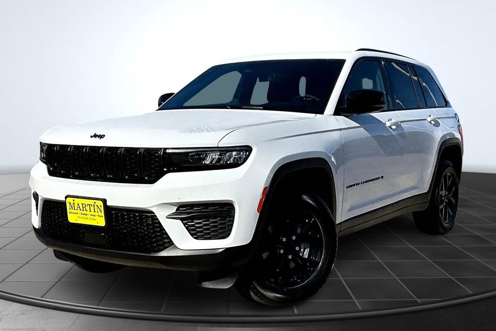 New 2025 Jeep Grand Cherokee Altitude image 2