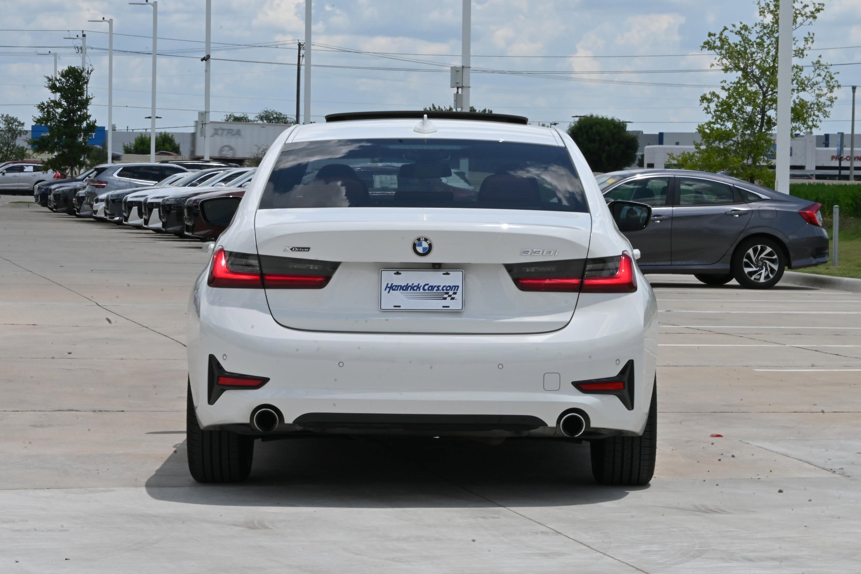 Used 2022 BMW 330i xDrive Sedan w/ Driving Assistance Package AWD/4WD image 8