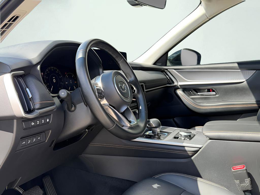 Used 2025 MAZDA CX-70 Plug-In Hybrid w/ Premium Pkg image 2