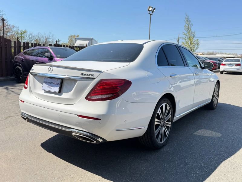 Used 2018 Mercedes-Benz E 400 4MATIC Sedan image 6