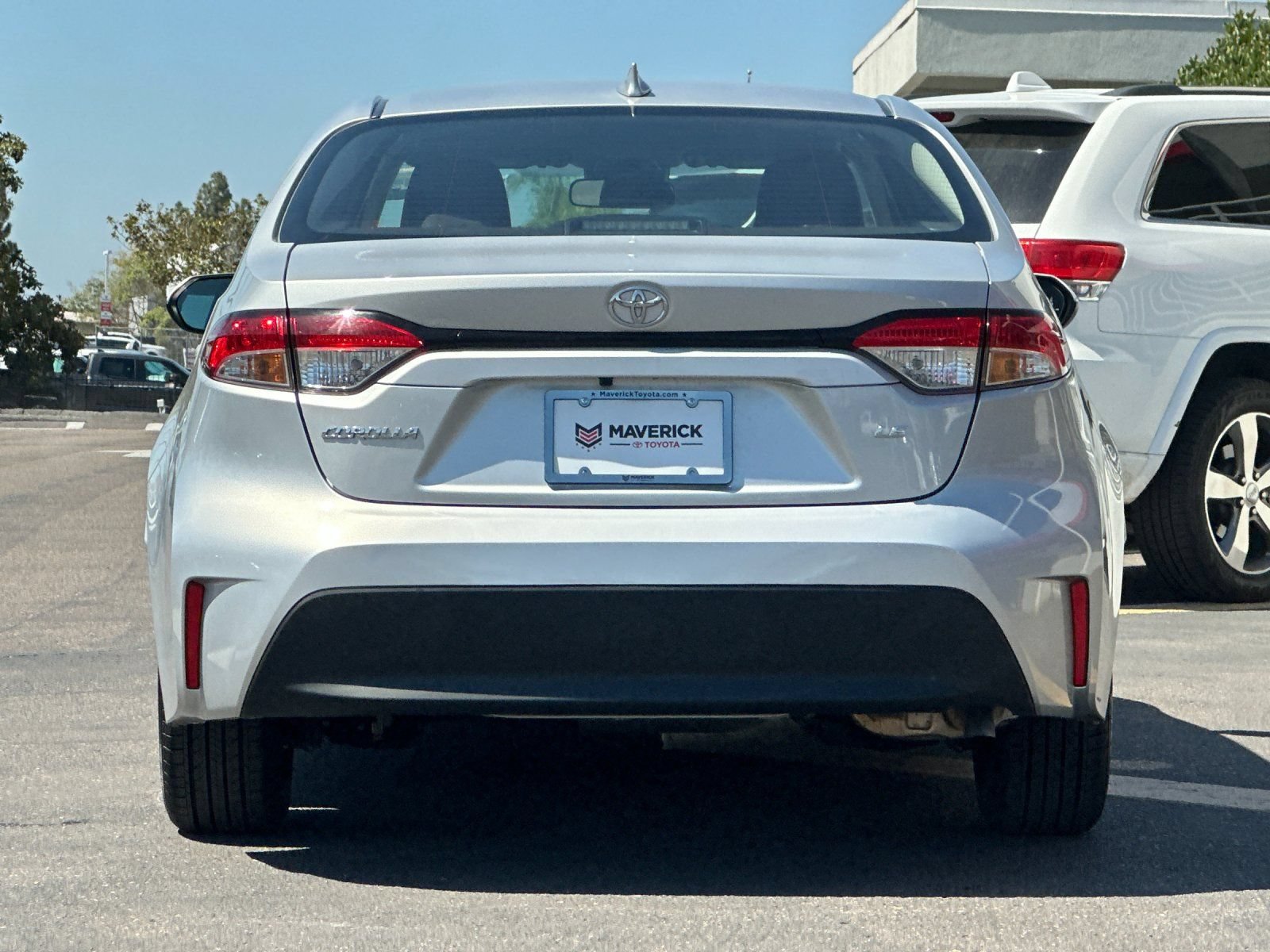Used 2025 Toyota Corolla LE FWD image 4
