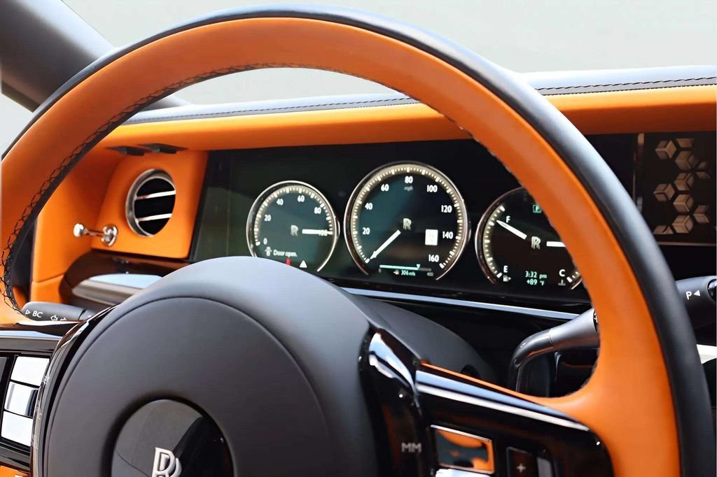 Used 2024 Rolls-Royce Phantom Sedan w/ The Phantom Package RWD image 8