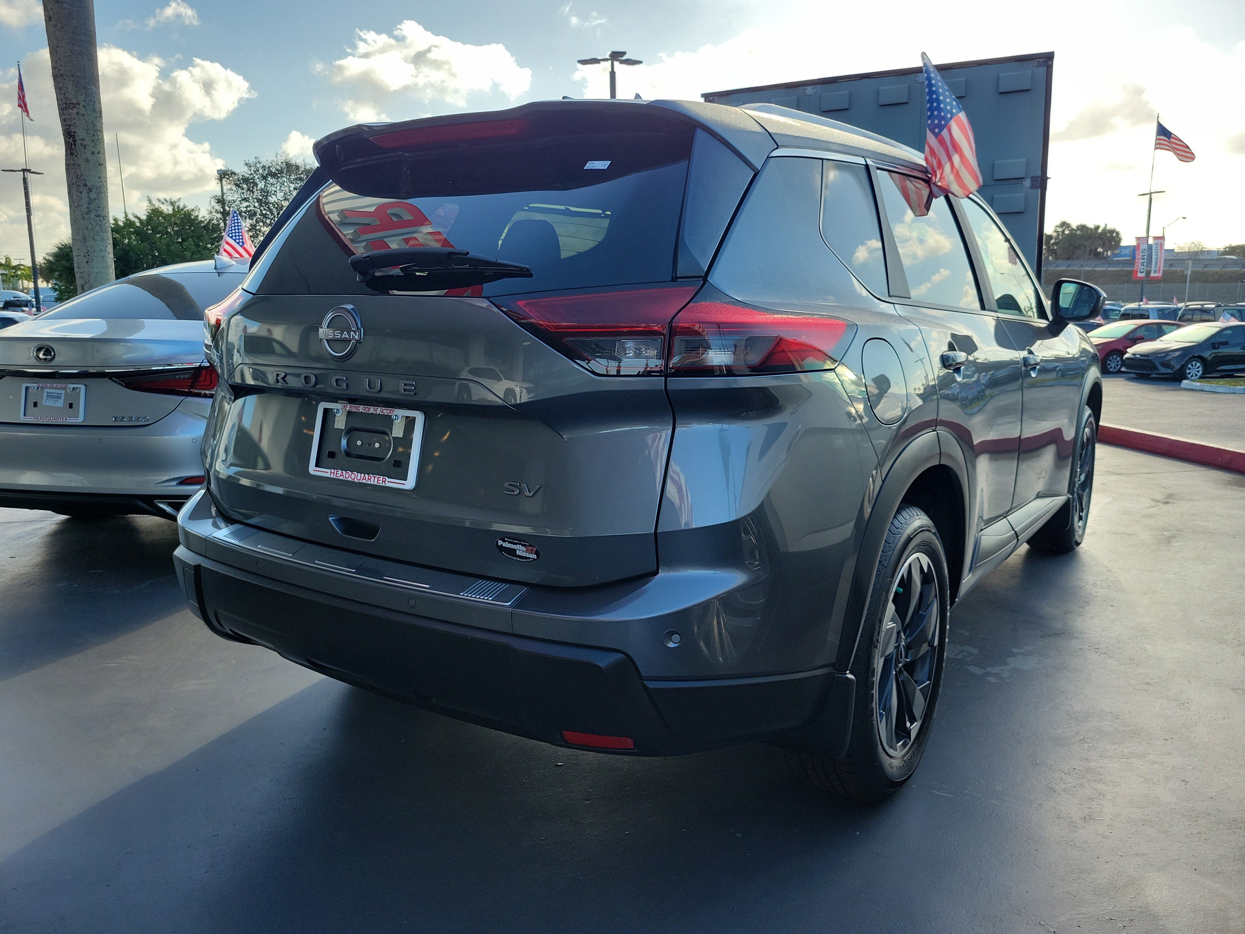 Used 2024 Nissan Rogue SV w/ SV Premium Package image 10