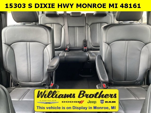 Used 2024 Jeep Wagoneer Series II w/ Flexible Seating Group image 25