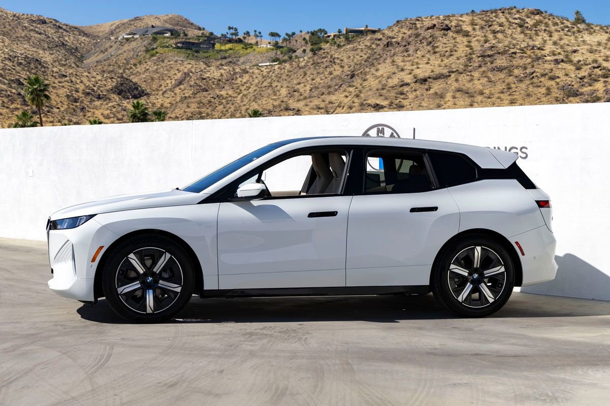 New 2026 BMW iX xDrive45 image 3