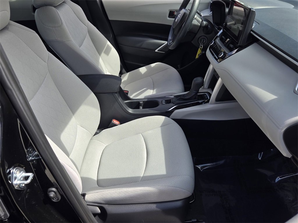 Used 2025 Toyota Corolla Cross L image 16