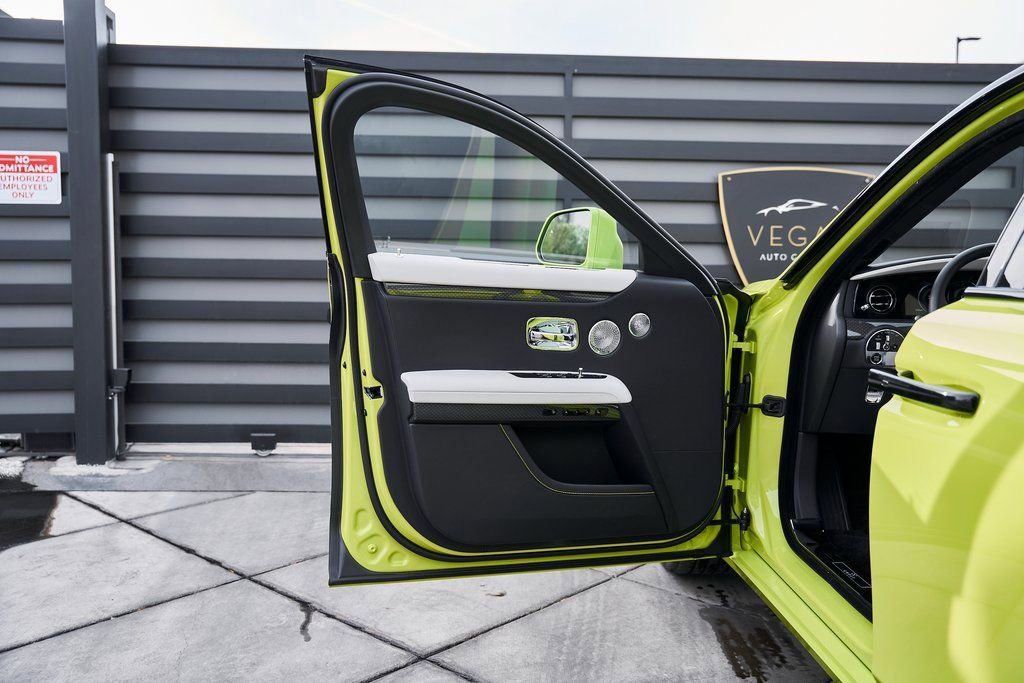 Used 2025 Rolls-Royce Ghost Black Badge image 32