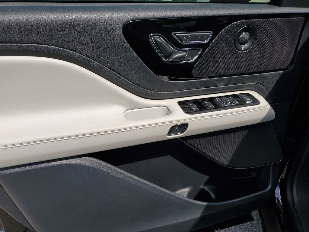 New 2026 Lincoln Aviator Reserve w/ Jet Appearance Package RWD image 17