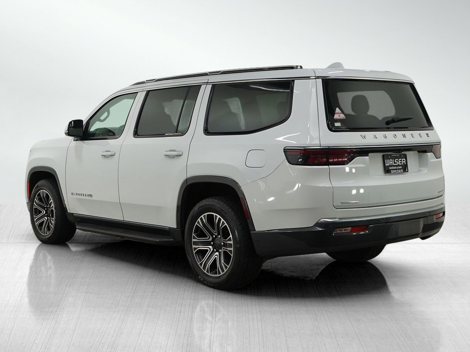 Used 2022 Jeep Wagoneer Series III w/ Rear Seat Video Group 1 image 3