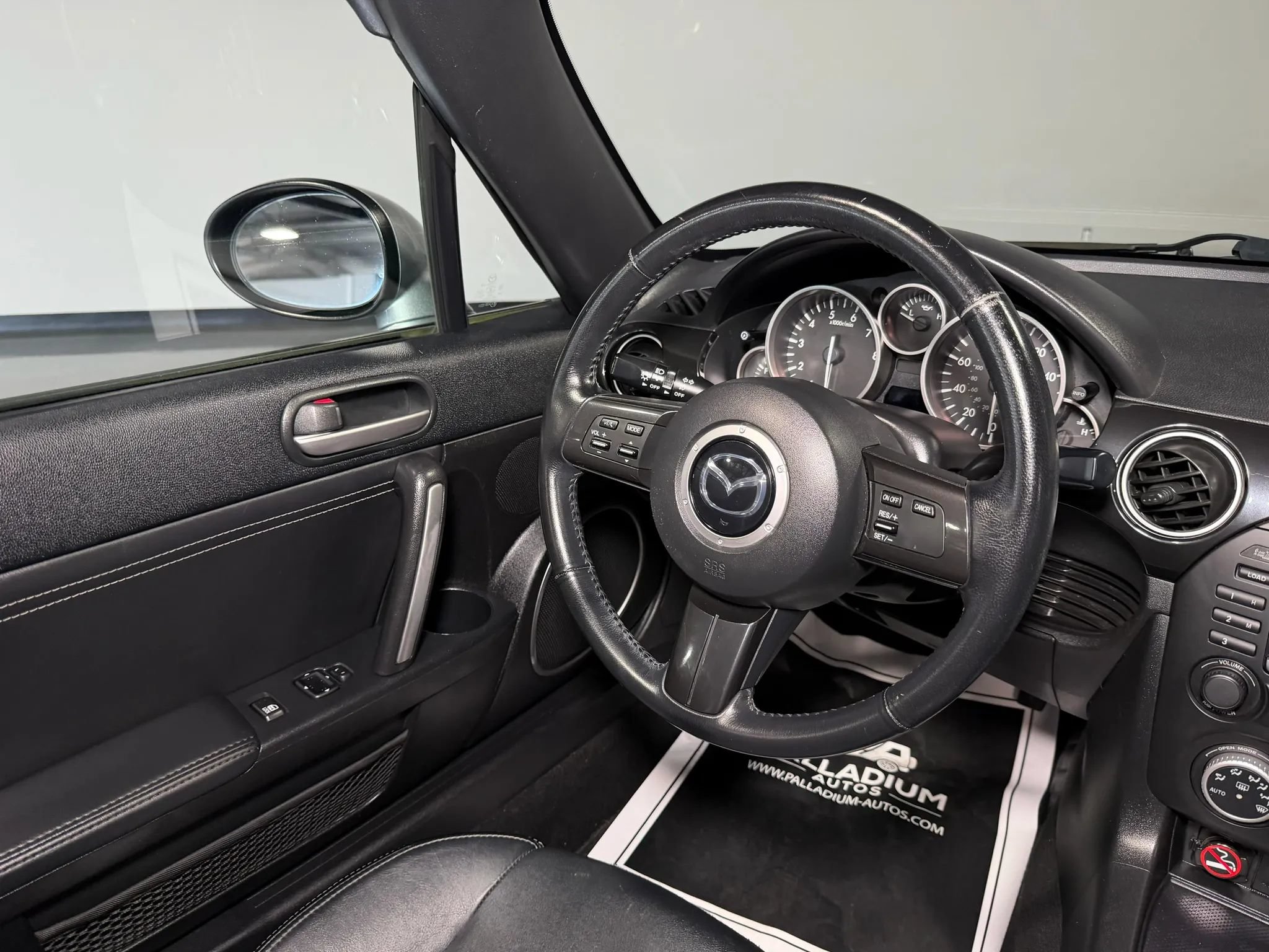Used 2014 MAZDA MX-5 Miata Grand Touring w/ Premium Package RWD image 19