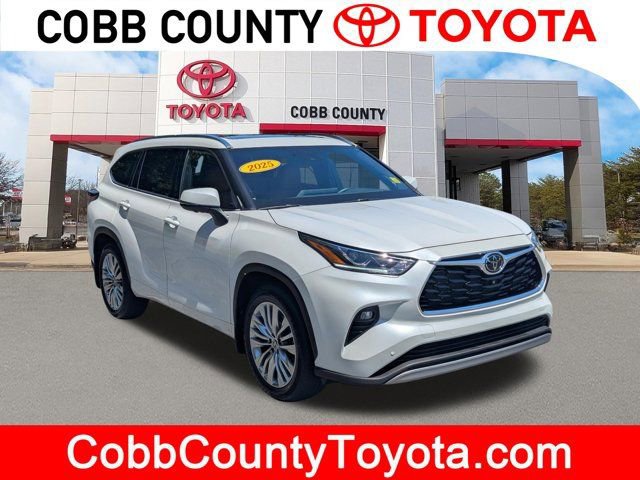Used 2025 Toyota Highlander Platinum AWD/4WD image 1