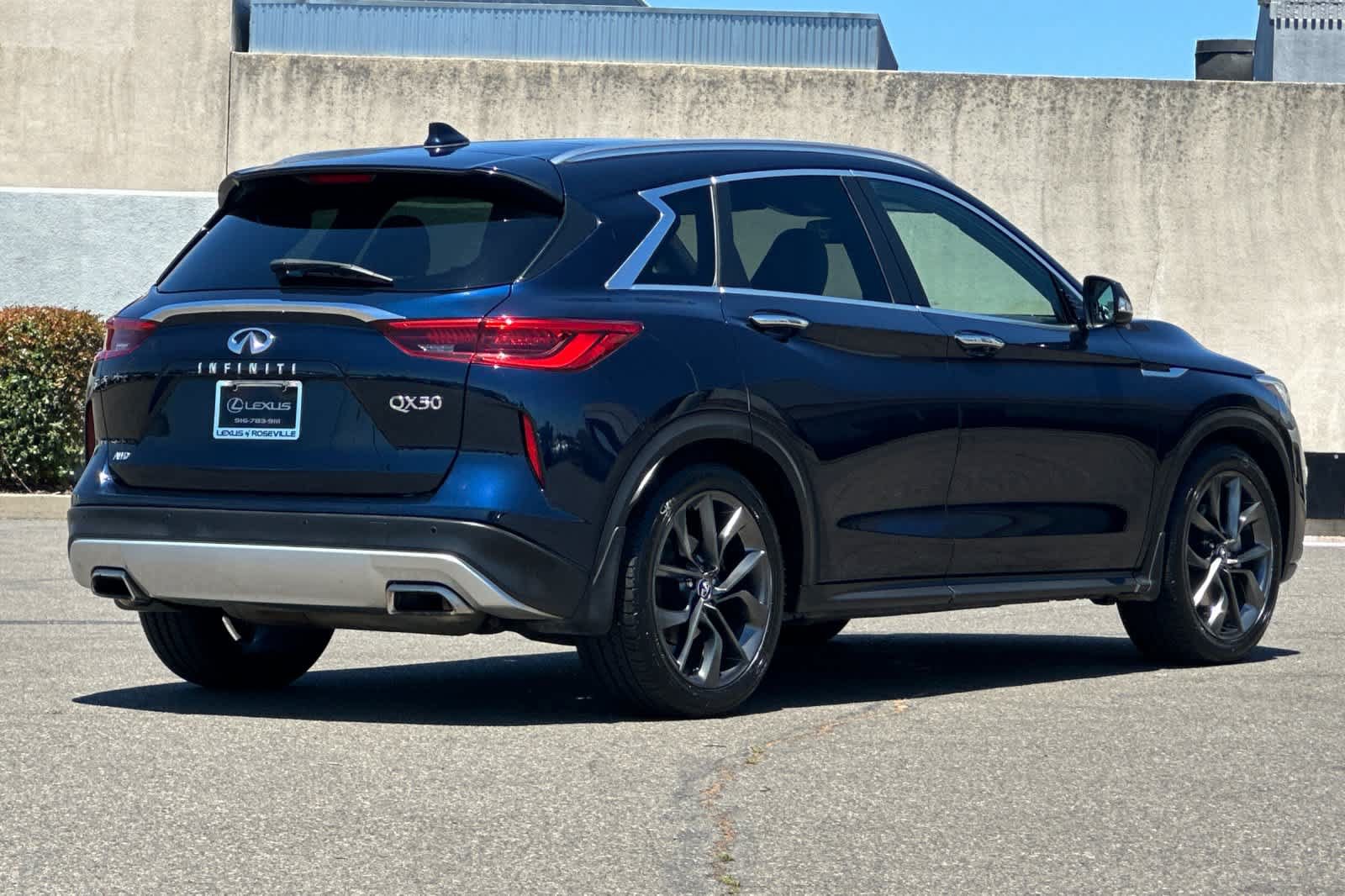 Used 2019 INFINITI QX50 Essential w/ Sensory Package AWD/4WD image 2