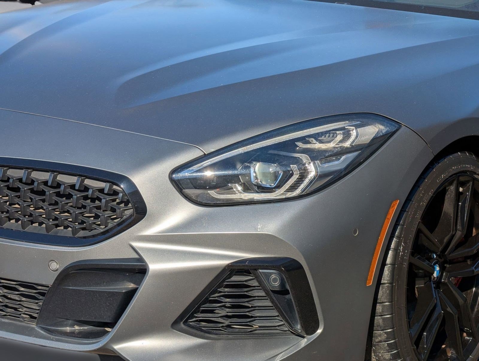 Used 2022 BMW Z4 M40i w/ Premium Package image 11