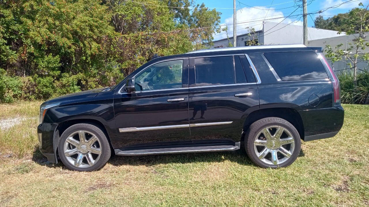 Used 2019 Cadillac Escalade Luxury image 1