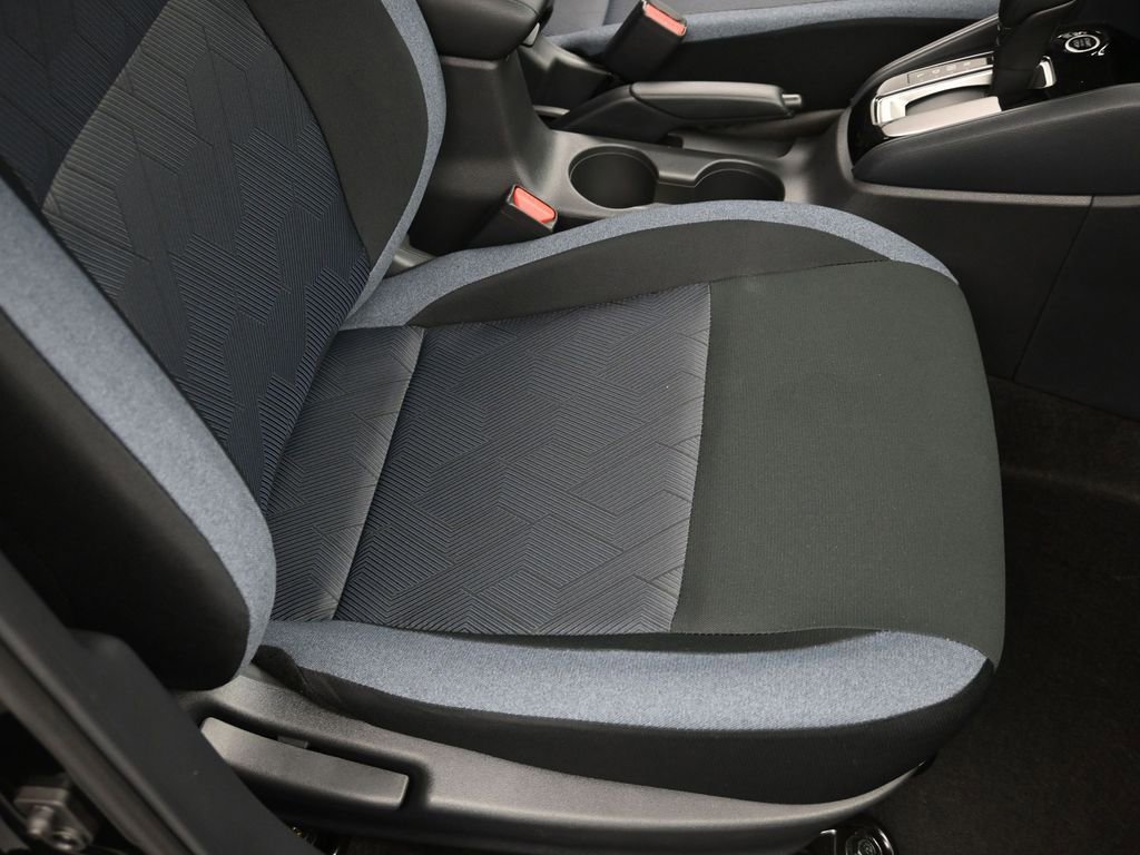 New 2025 Nissan Versa SV w/ Trunk Package FWD image 28