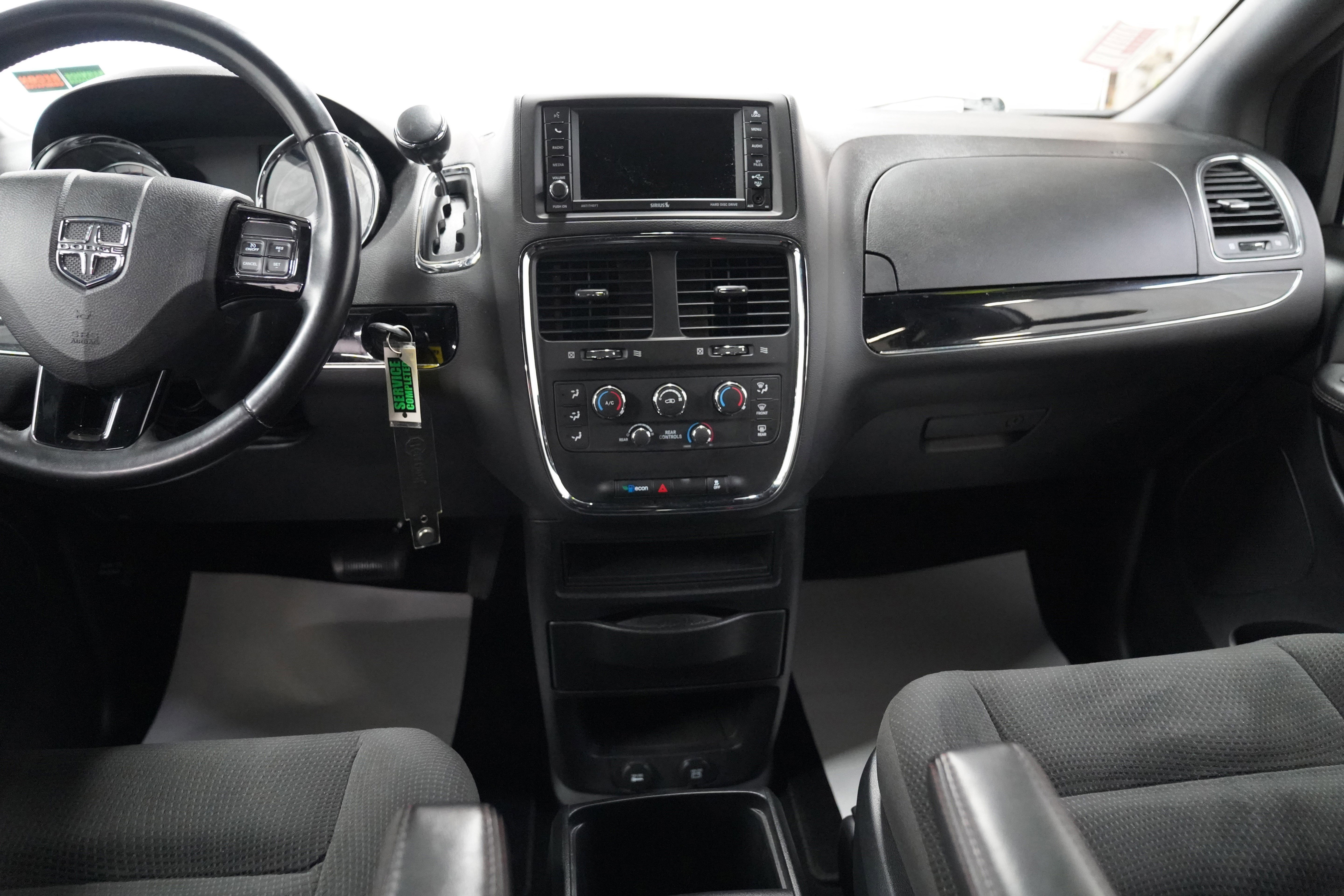 Used 2019 Dodge Grand Caravan SE FWD image 16