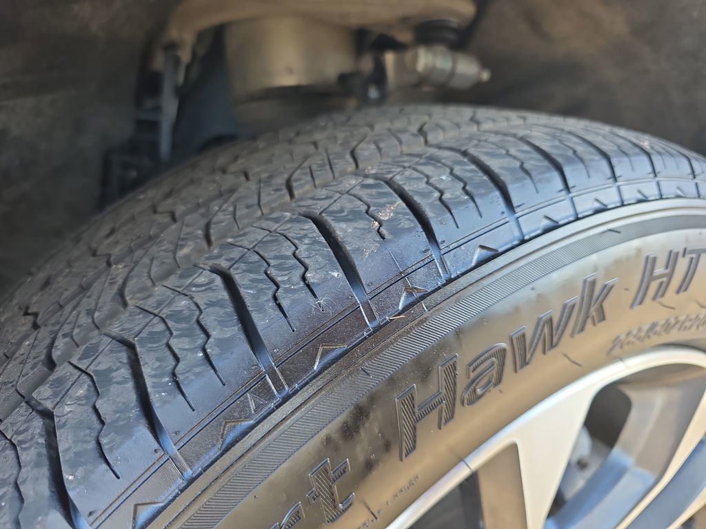 Used 2024 Jeep Grand Cherokee Overland w/ Trailer Tow Package image 29