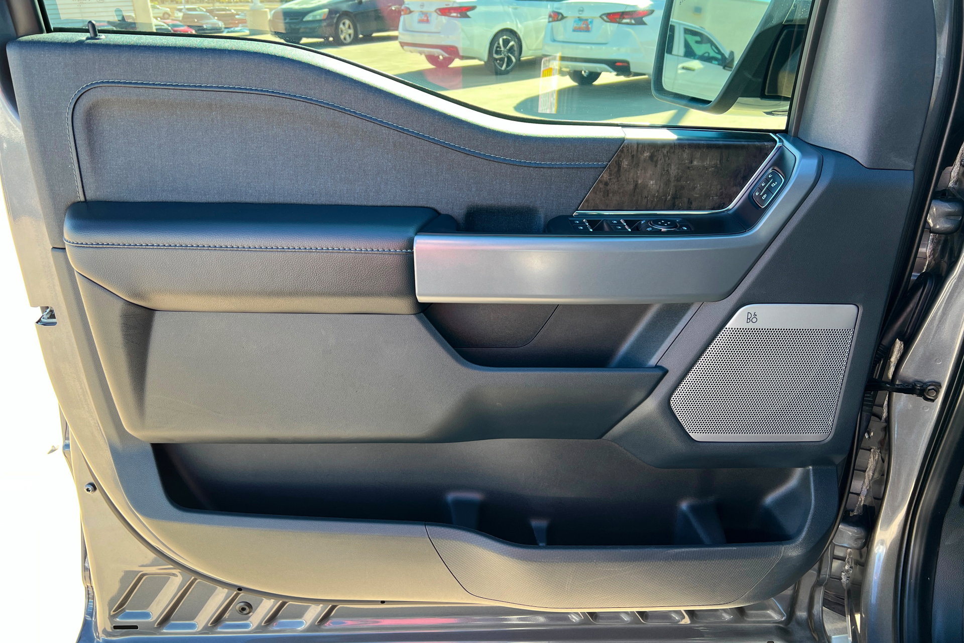 Used 2023 Ford F150 Lariat w/ FX4 Off-Road Package image 15