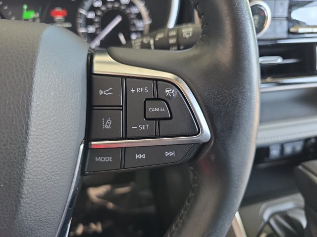 Used 2021 Toyota Highlander XLE FWD image 16