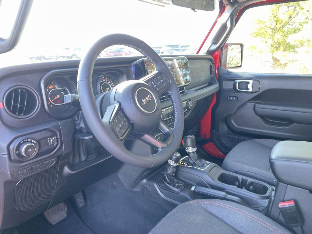 Used 2025 Jeep Wrangler Rubicon w/ Convenience Group image 23