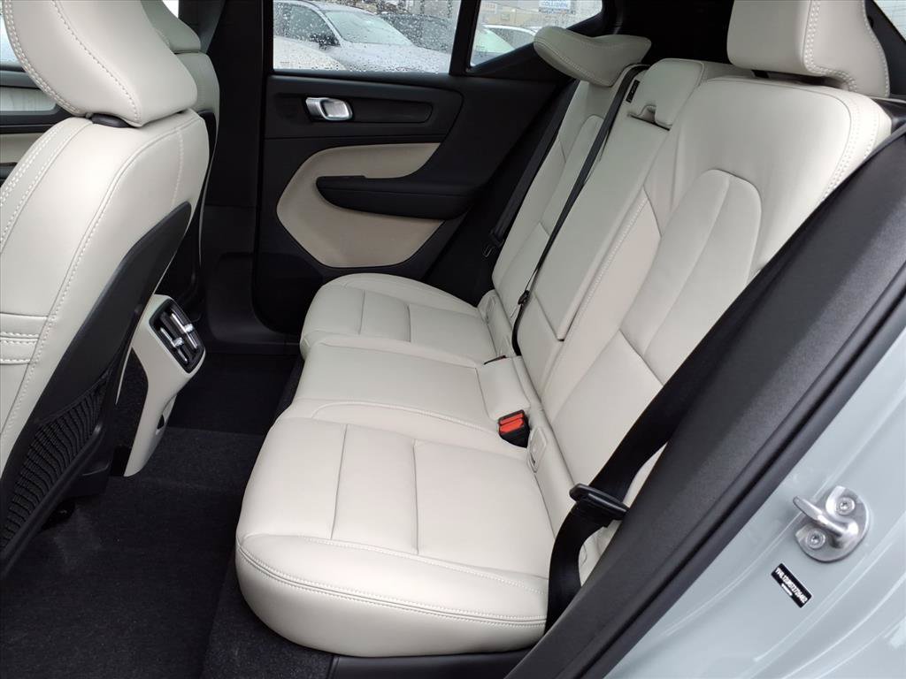 New 2026 Volvo XC40 B5 Ultra w/ Protection Package Premier AWD/4WD image 6
