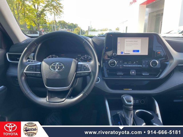 Used 2024 Toyota Highlander XLE AWD/4WD image 14