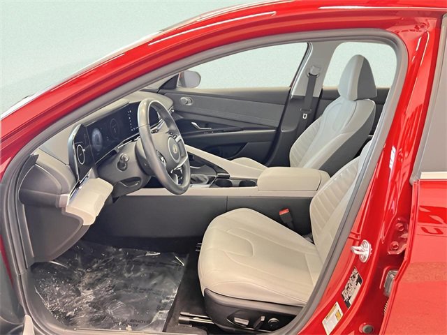 Used 2025 Hyundai Elantra Limited image 17