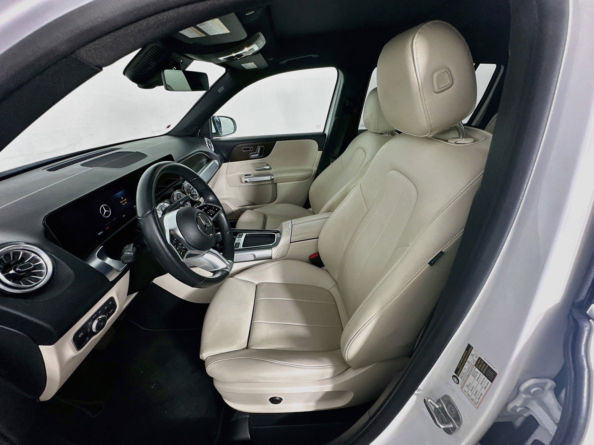 Used 2025 Mercedes-Benz GLB 250 image 13