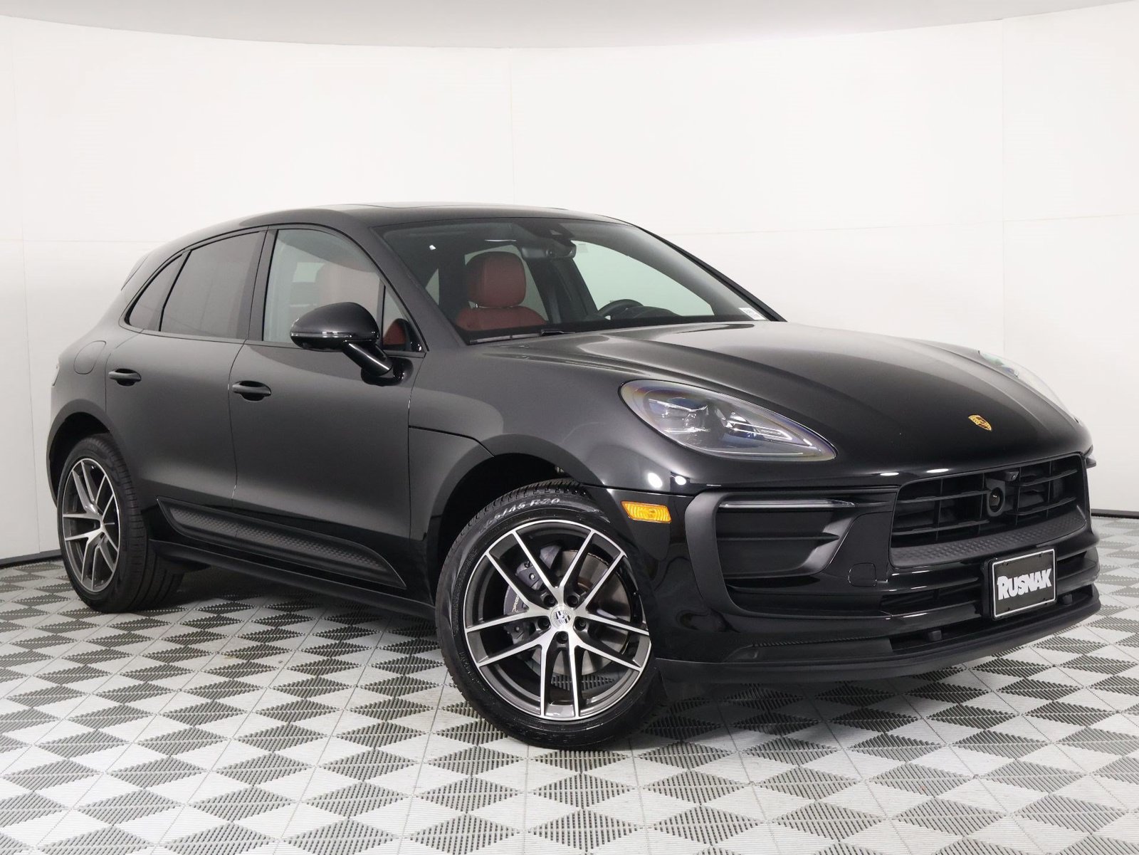Certified 2026 Porsche Macan AWD/4WD image 9