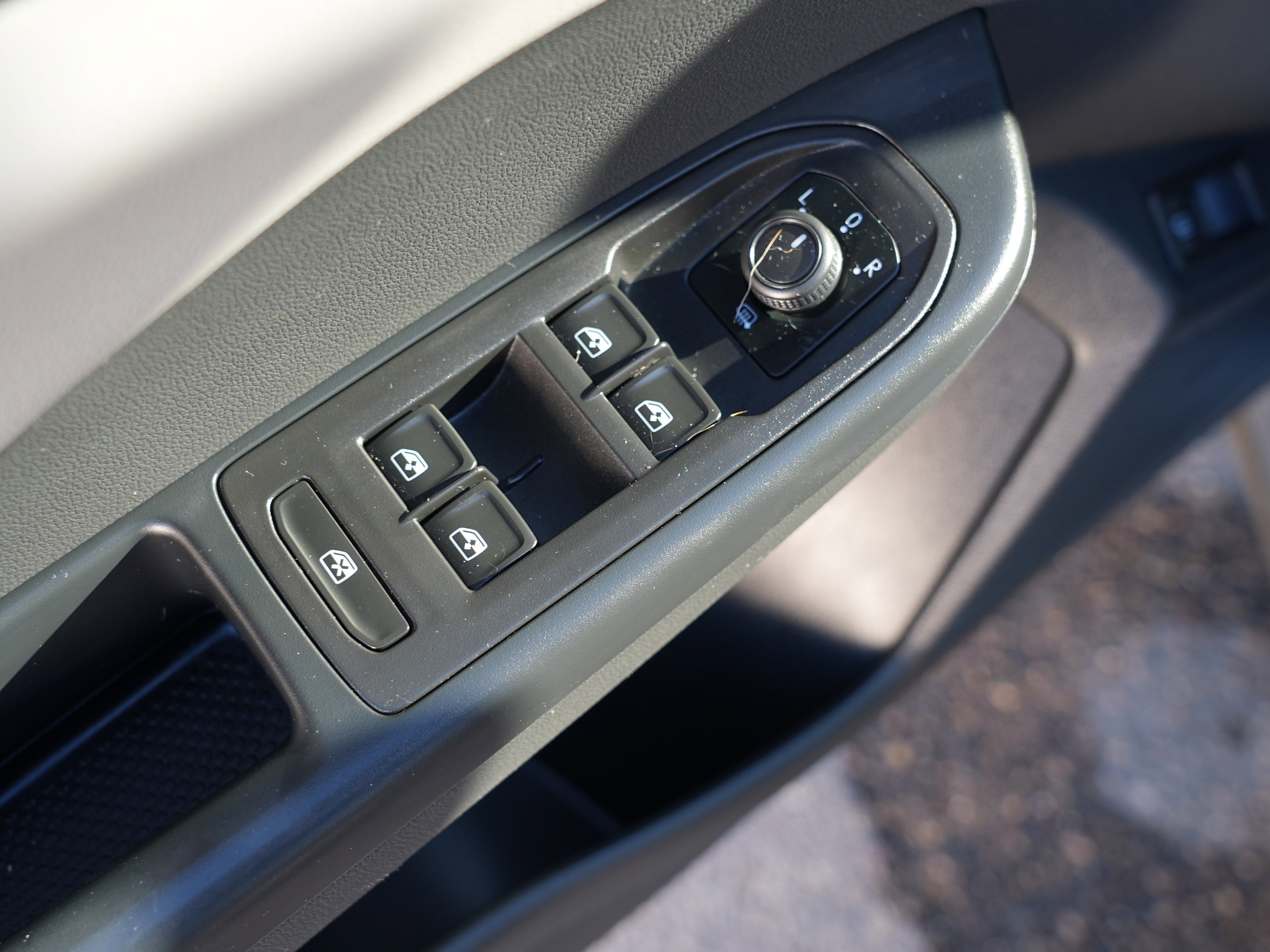 Used 2023 Volkswagen Taos SE image 18