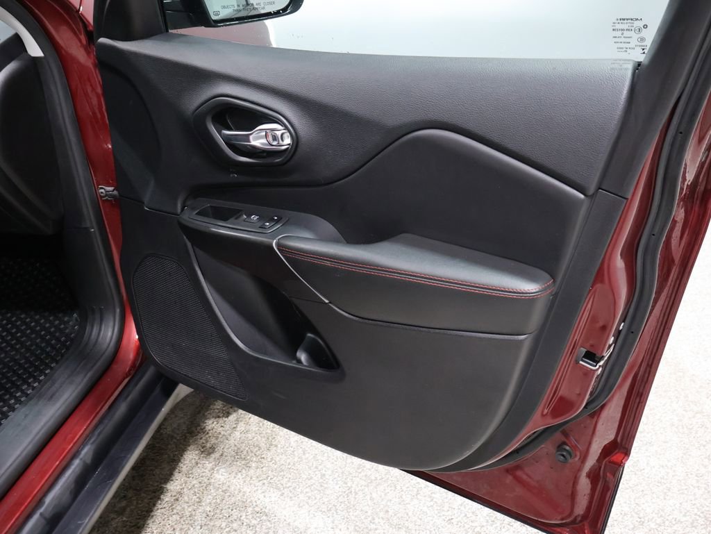 Used 2021 Jeep Cherokee Trailhawk image 23