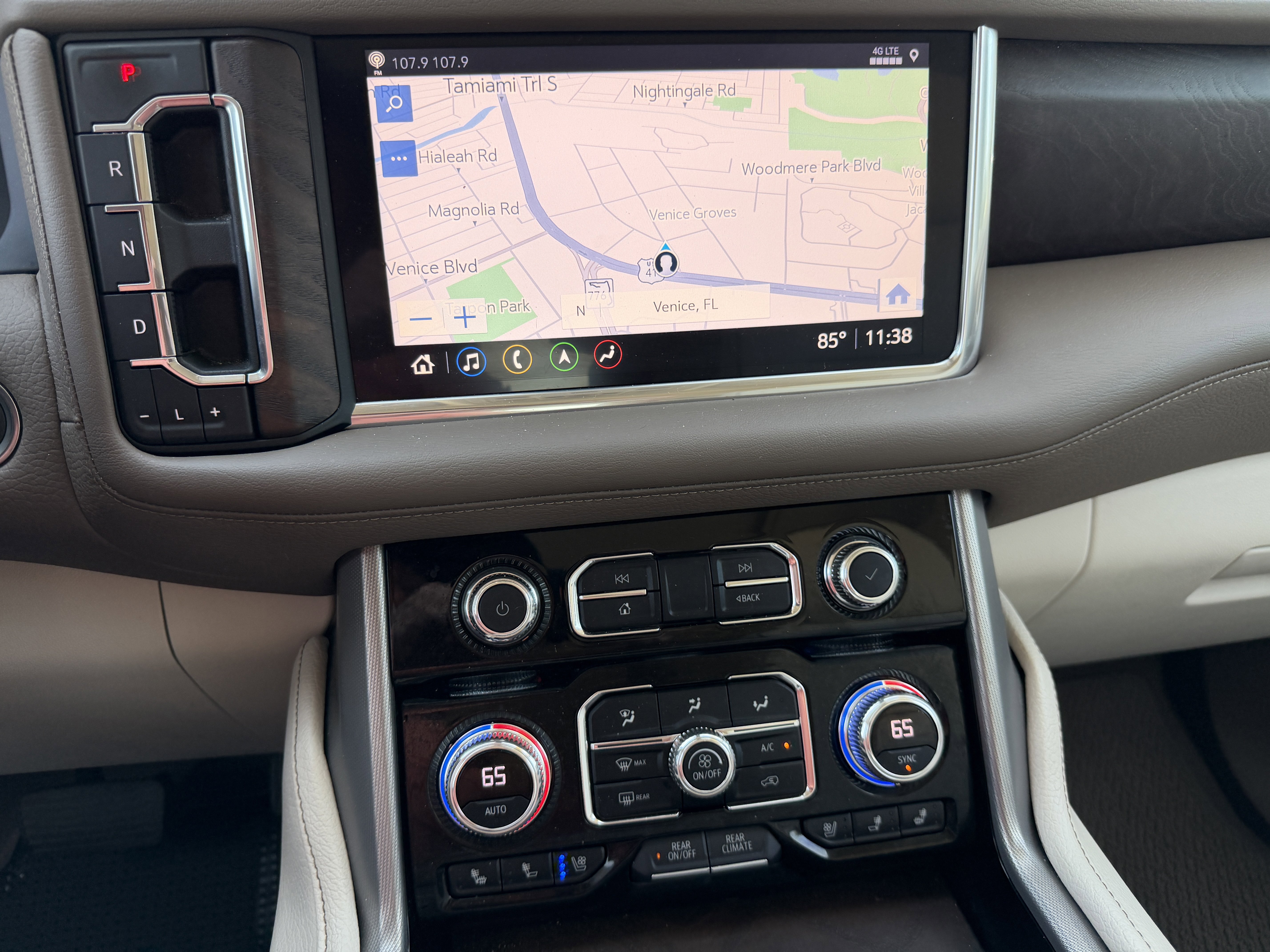 Used 2021 GMC Yukon Denali w/ Denali Premium Package image 24