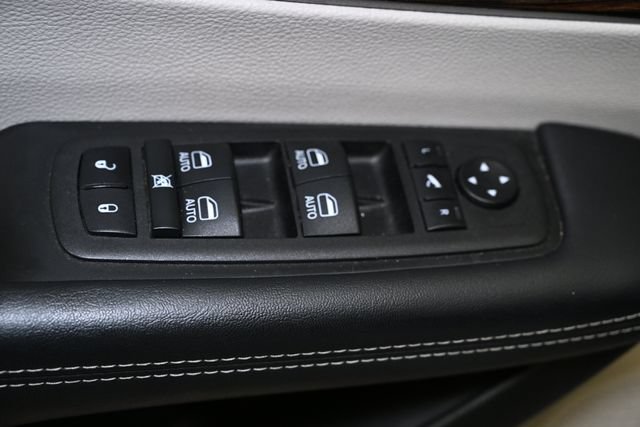 Used 2023 Chrysler Pacifica Limited FWD image 48