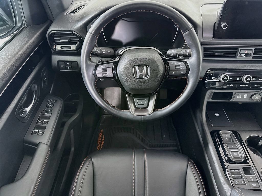 Certified 2025 Honda Pilot TrailSport image 10