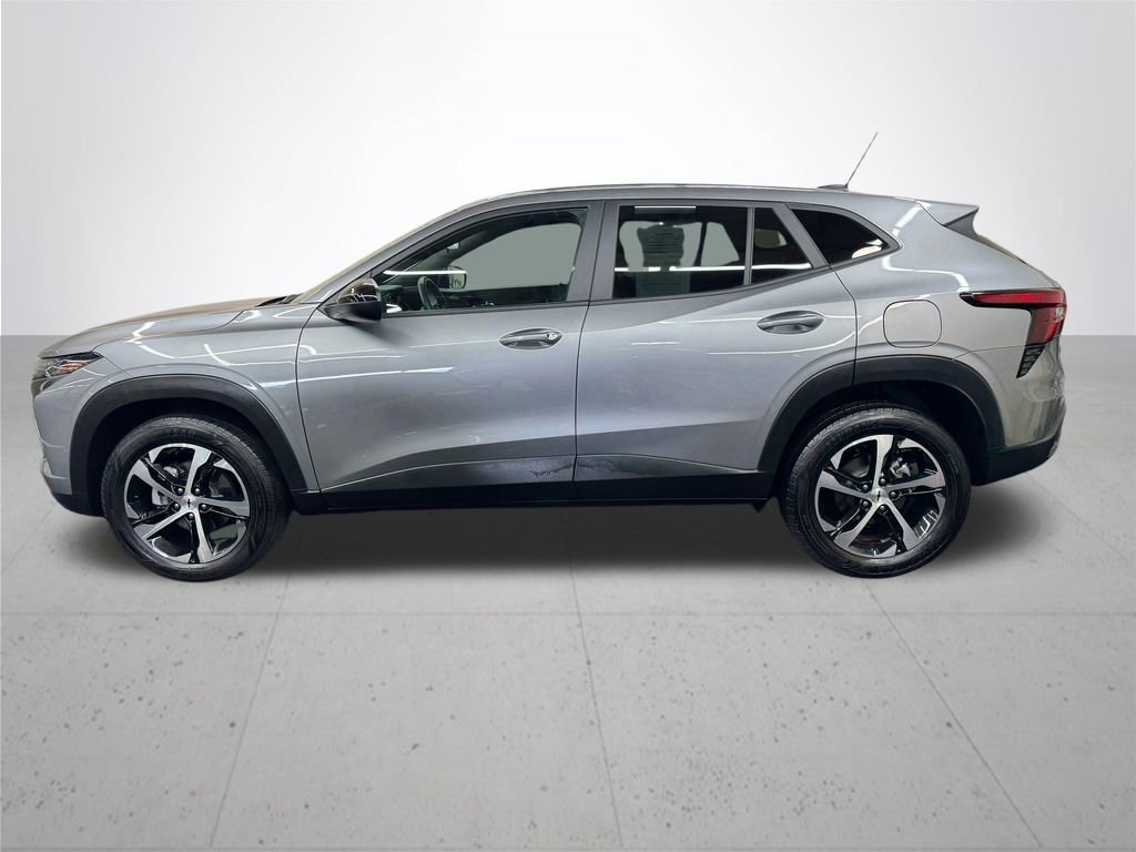 Used 2025 Chevrolet Trax RS FWD image 3