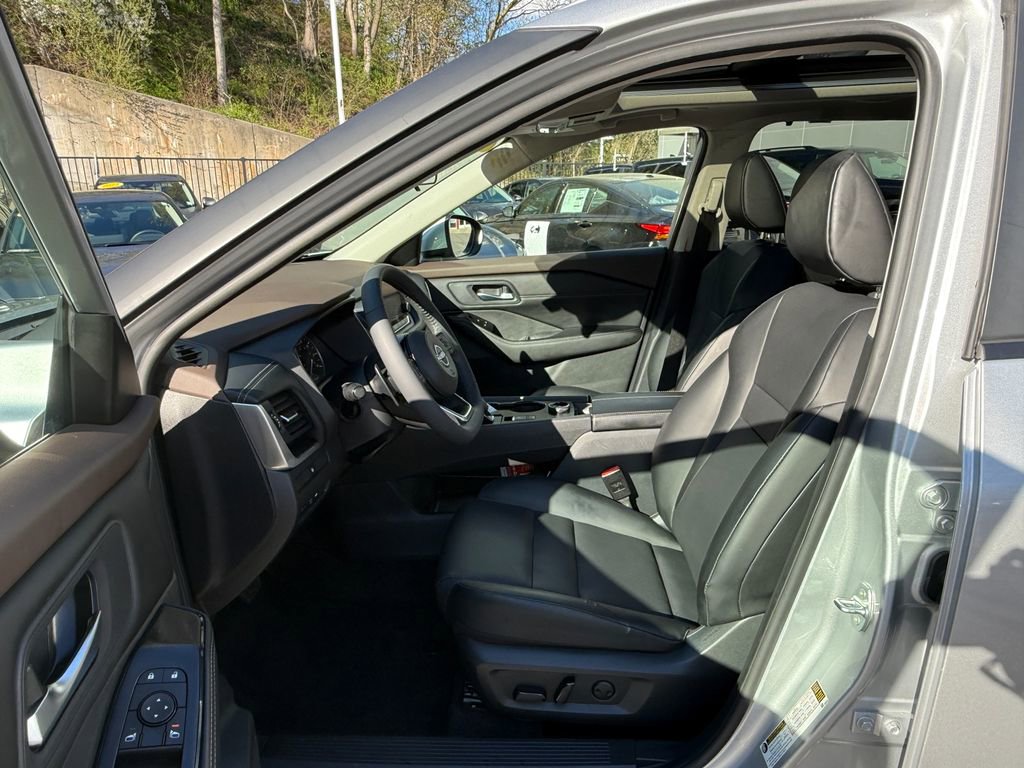 Used 2023 Nissan Rogue SV w/ SV Premium B Package AWD/4WD image 15