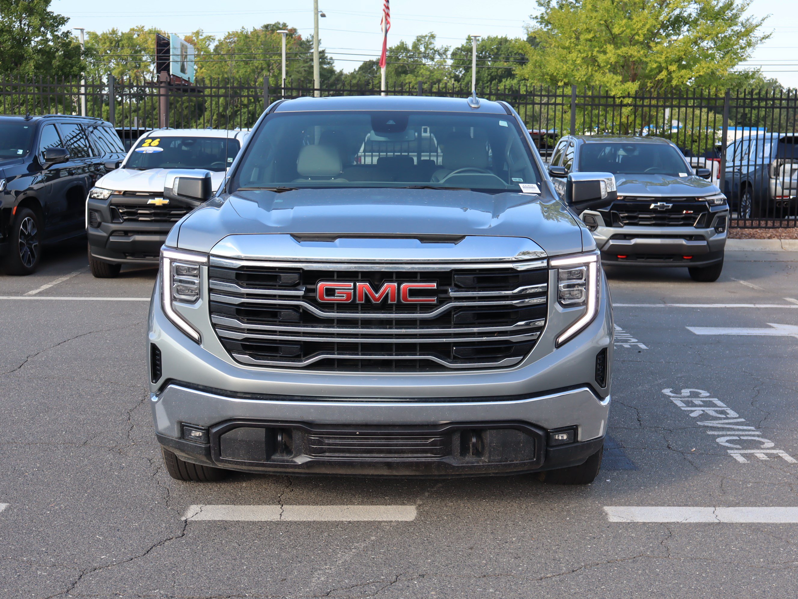 Used 2025 GMC Sierra 1500 SLT AWD/4WD image 3