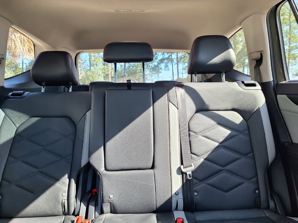Used 2025 Volkswagen Atlas Peak Edition SE AWD/4WD image 23