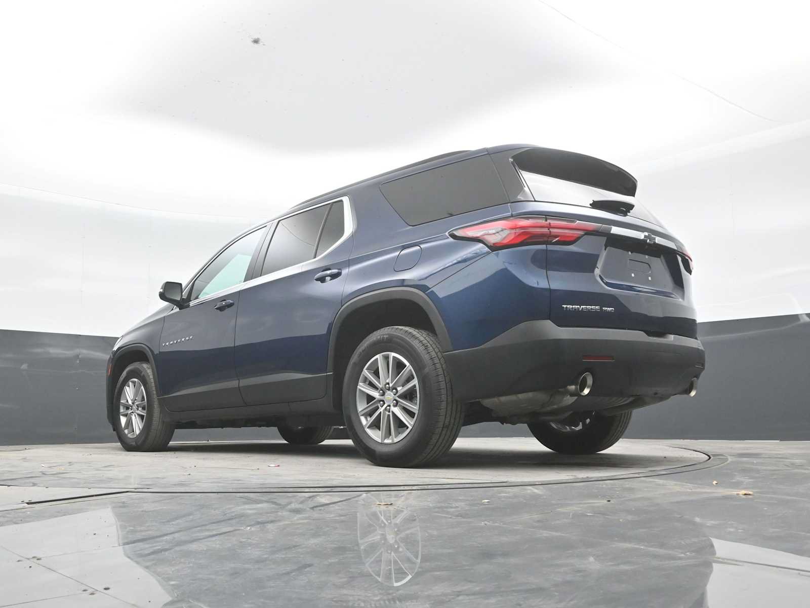 Used 2023 Chevrolet Traverse LT AWD/4WD image 39
