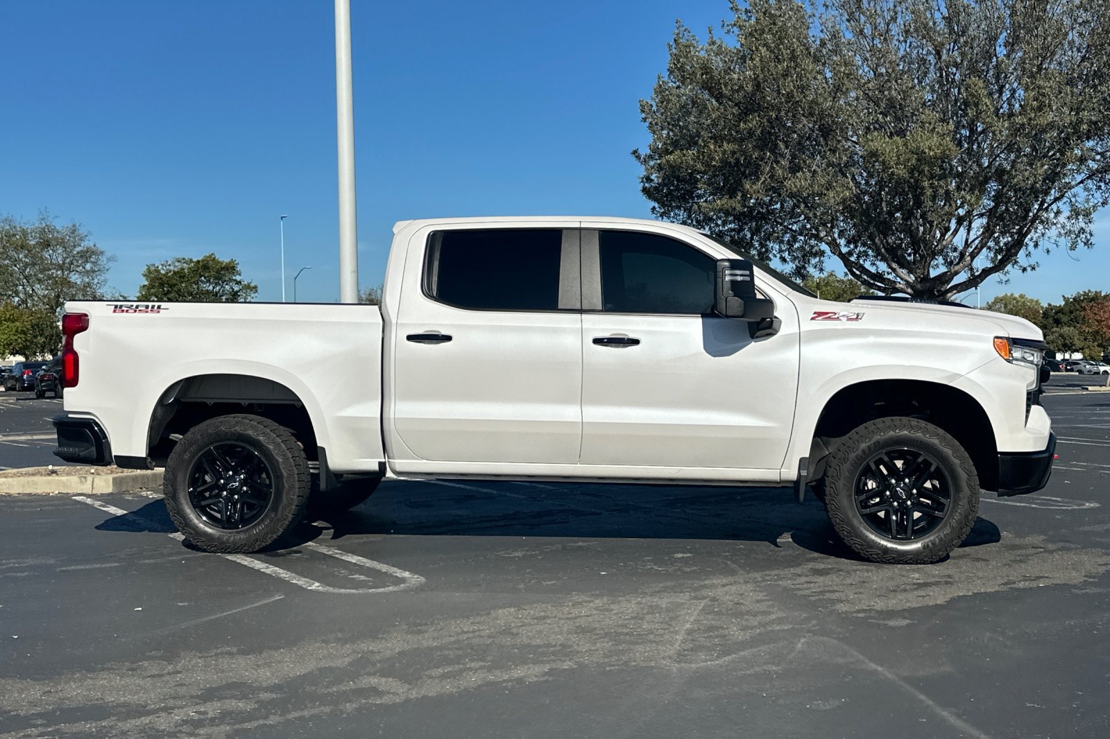 Used 2024 Chevrolet Silverado 1500 LT Trail Boss w/ Convenience Package II AWD/4WD image 3