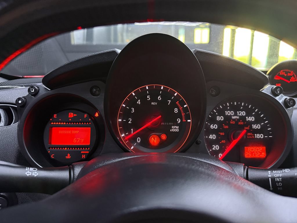 Used 2016 Nissan 370Z NISMO RWD image 18